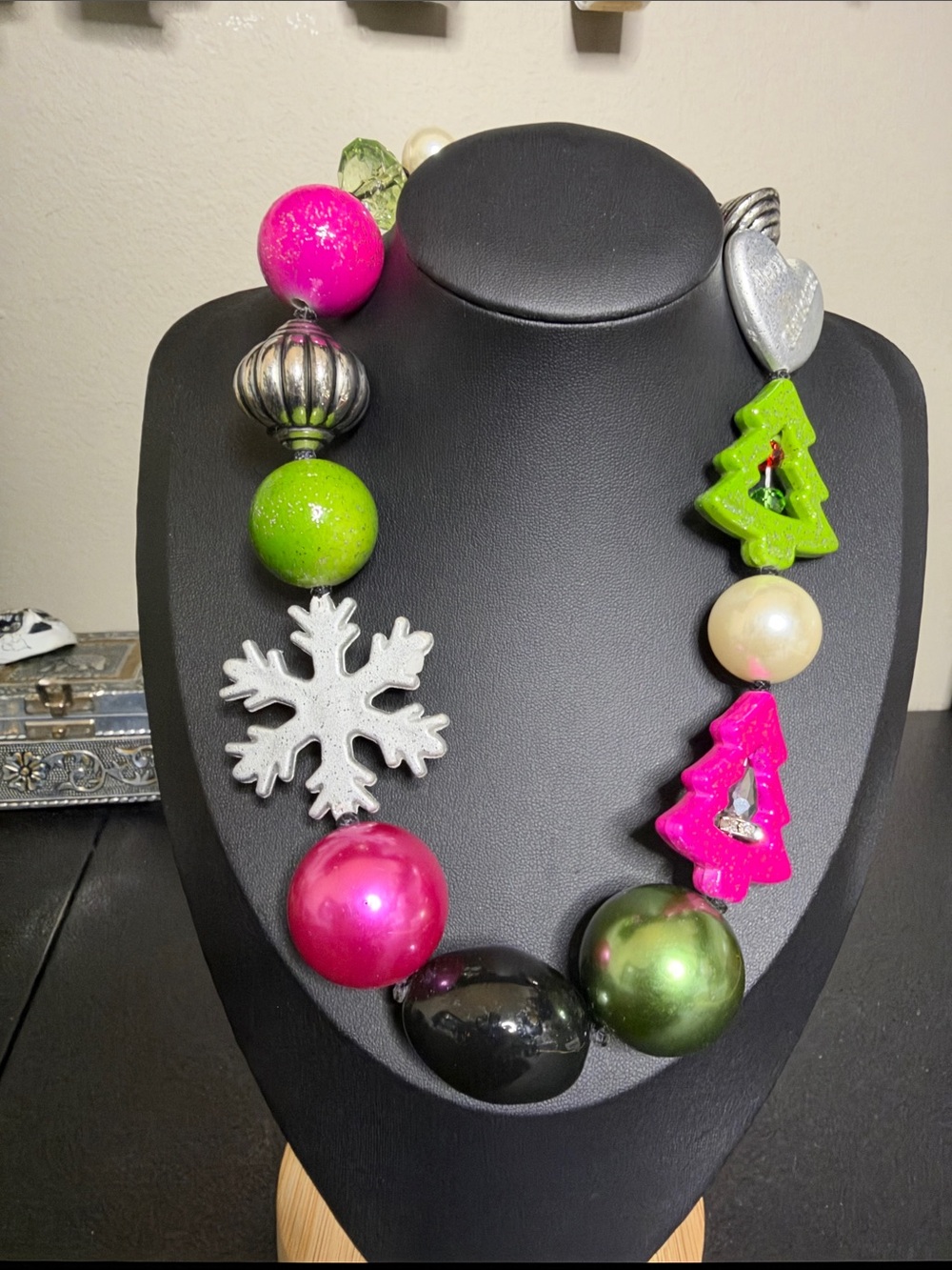You and I Holiday Statement Festive Necklace Pink Green Chunky Beads Christmas